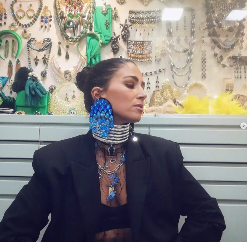 μεγάλα μπλε σκουλαρίκια με τσόκερ