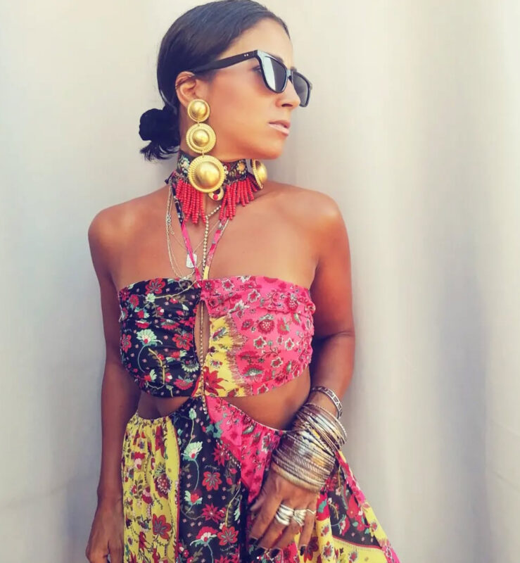 ΠΩΣ ΝΑ ΦΟΡΕΣΕΙΣ FLORAL STRAPLESS LOOK ΜΕ XXL ΧΡΥΣΑ ΣΚΟΥΛΑΡΙΚΙΑ